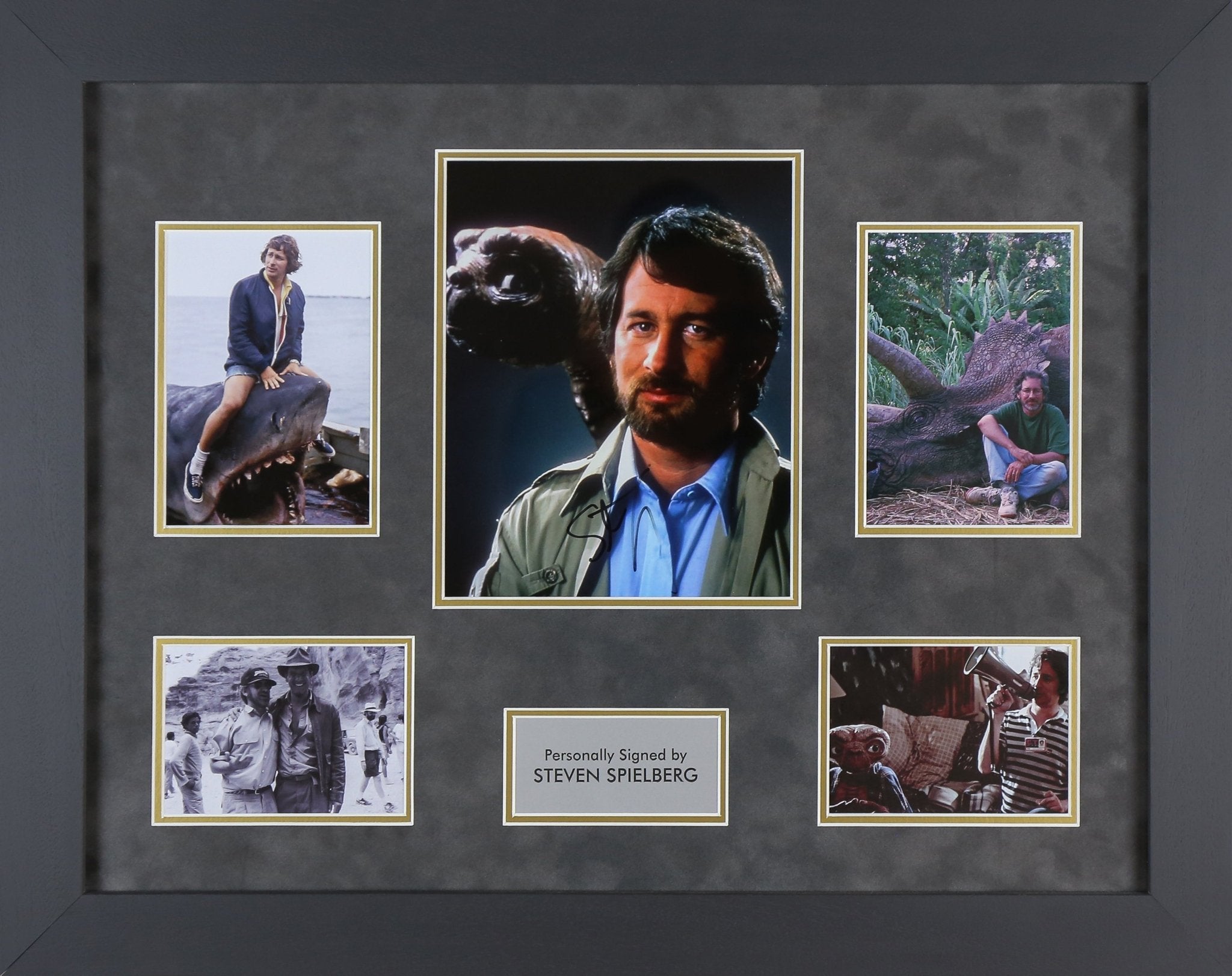 Steven Spielberg Signed 12x8 Photograph Framed Display - Memorabilia Framers Shop